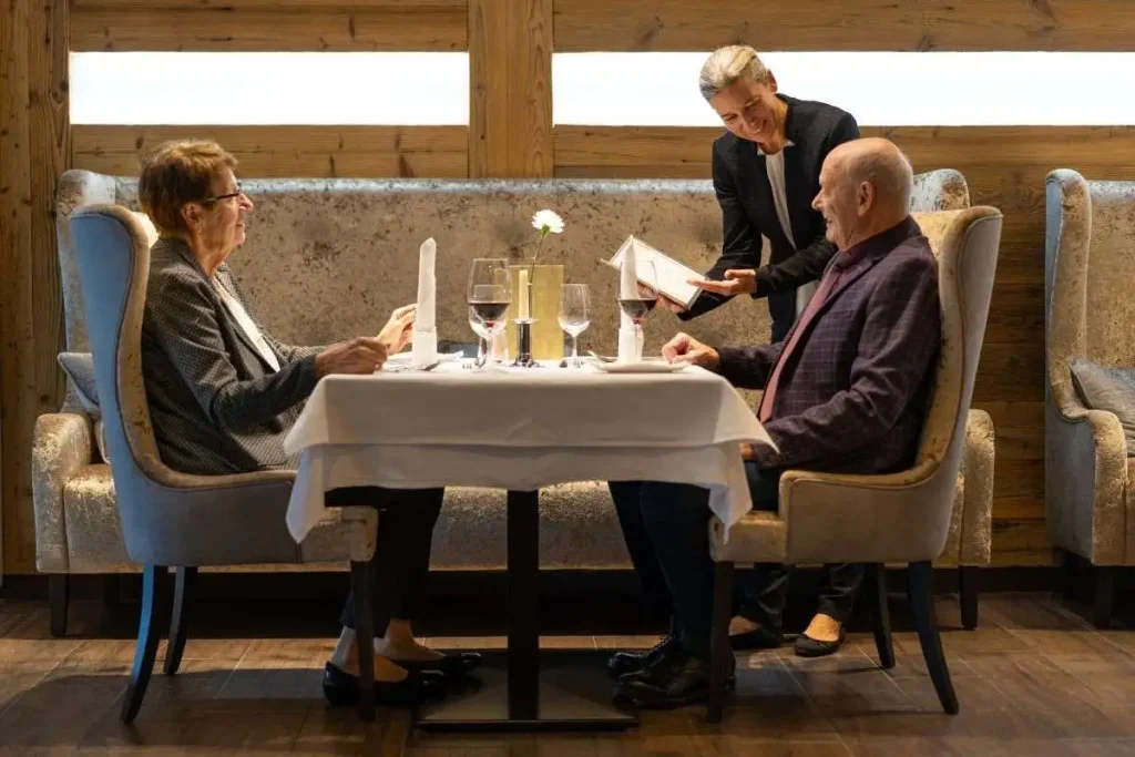 Lunch restaurant for seniors